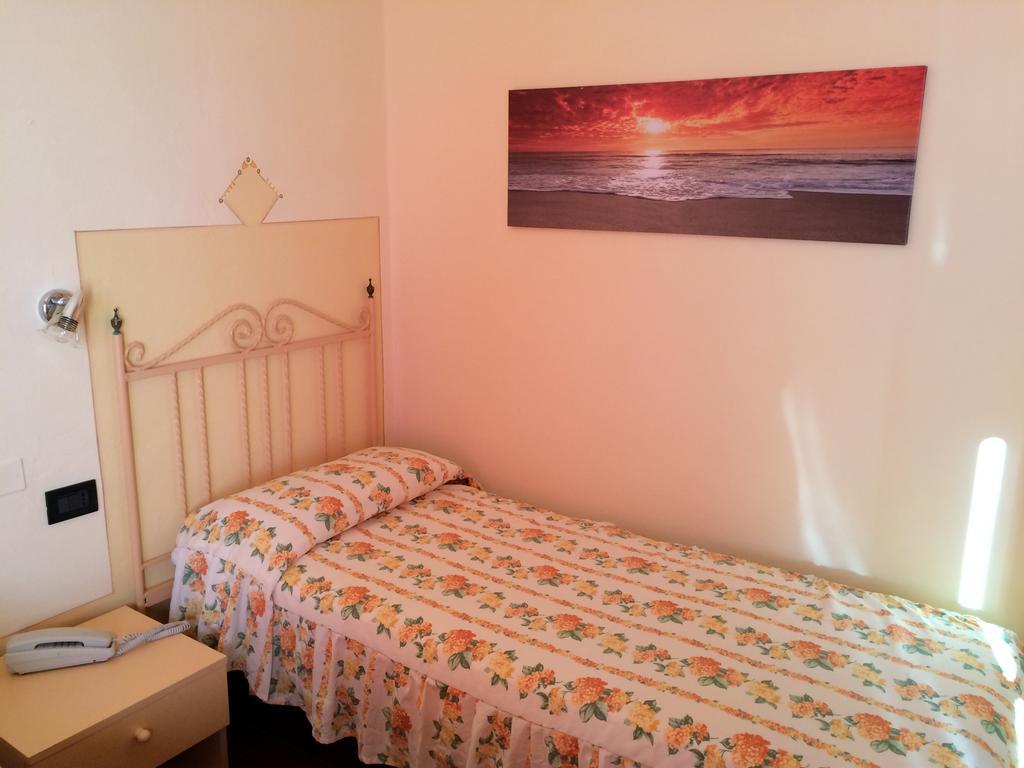 Lungomare Hotel Marina di Cecina Ngoại thất bức ảnh